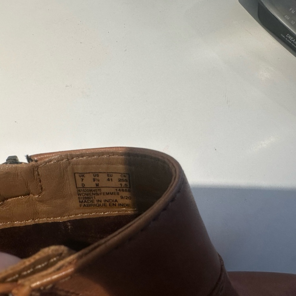 Clarks Tan Leather Ankle Booties with Side Zipper. Size 9.5 - Picture 3 of 3